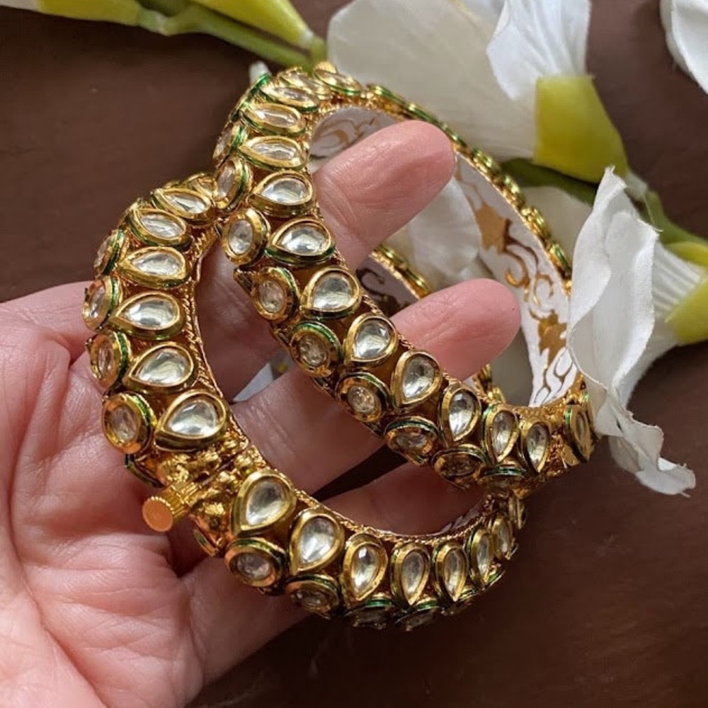 Elegant Gold and Green Women's Bangles